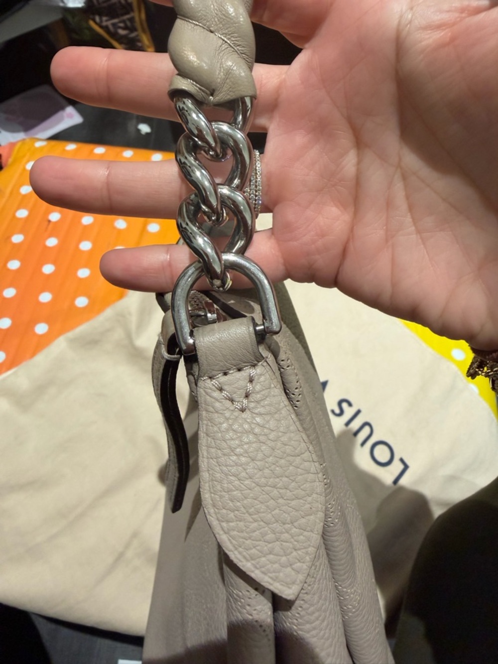 Louis Vuitton - Picture 4 of 15